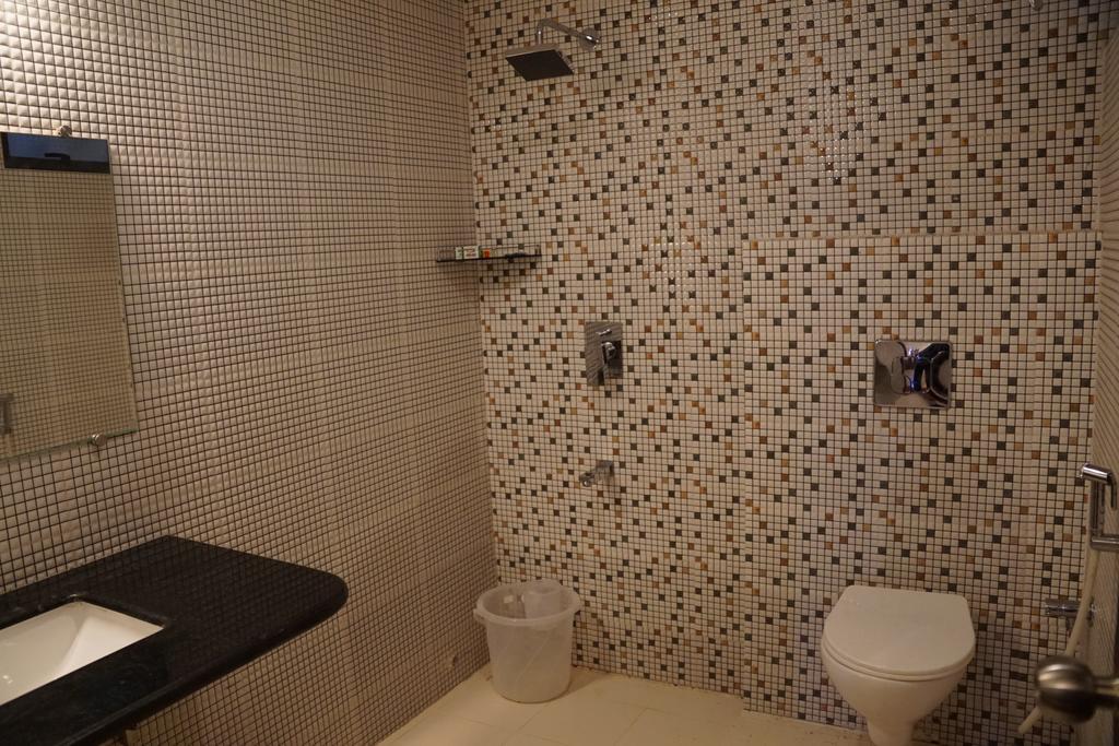 King Paradise Hotel Tiruchirappalli Buitenkant foto