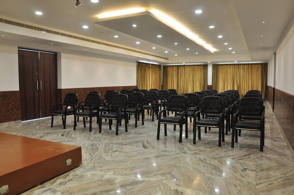 King Paradise Hotel Tiruchirappalli Buitenkant foto