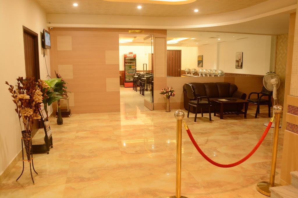 King Paradise Hotel Tiruchirappalli Buitenkant foto