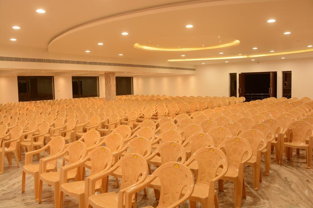 King Paradise Hotel Tiruchirappalli Buitenkant foto