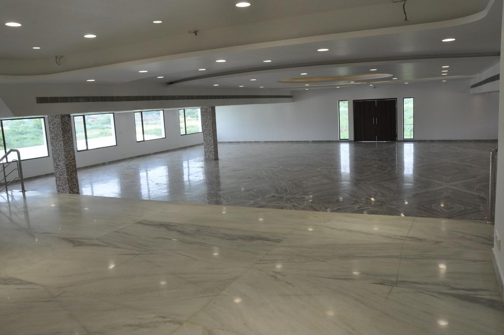 King Paradise Hotel Tiruchirappalli Buitenkant foto