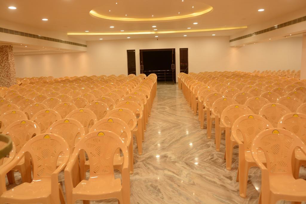 King Paradise Hotel Tiruchirappalli Buitenkant foto