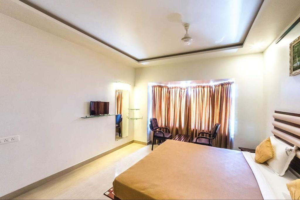 King Paradise Hotel Tiruchirappalli Buitenkant foto