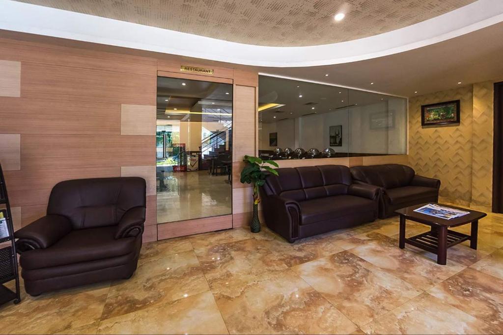 King Paradise Hotel Tiruchirappalli Buitenkant foto