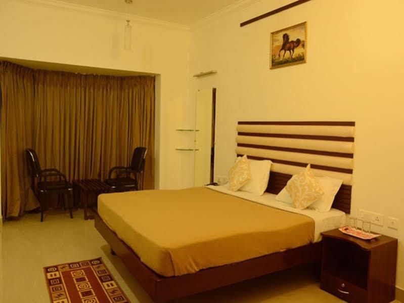 King Paradise Hotel Tiruchirappalli Buitenkant foto
